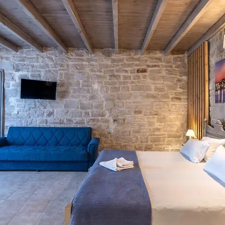 Alexandros Villa