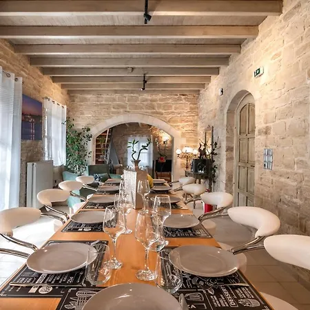 Alexandros Villa